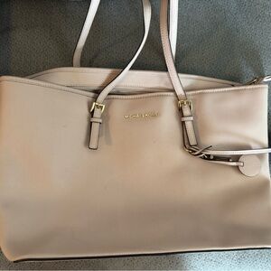 Michael Kors Pale Pink Tote Bag with Structured Design and Metal Hardware